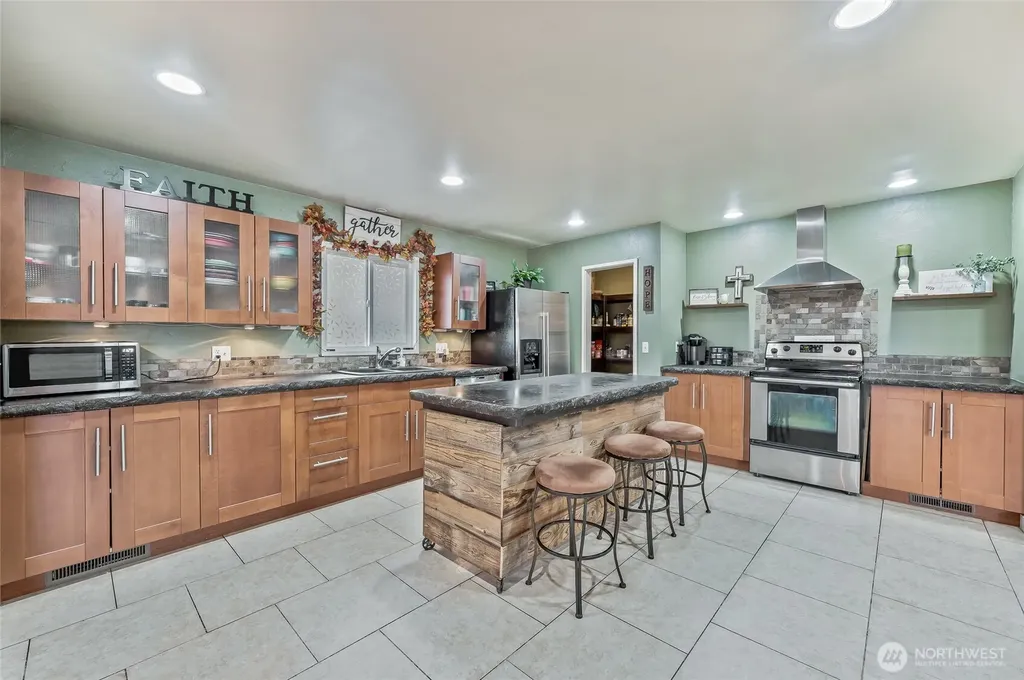 809 N Kenroy Terrace East Wenatchee WA 98802