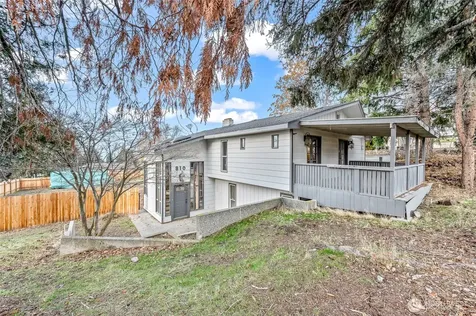 809 N Kenroy Terrace East Wenatchee WA 98802
