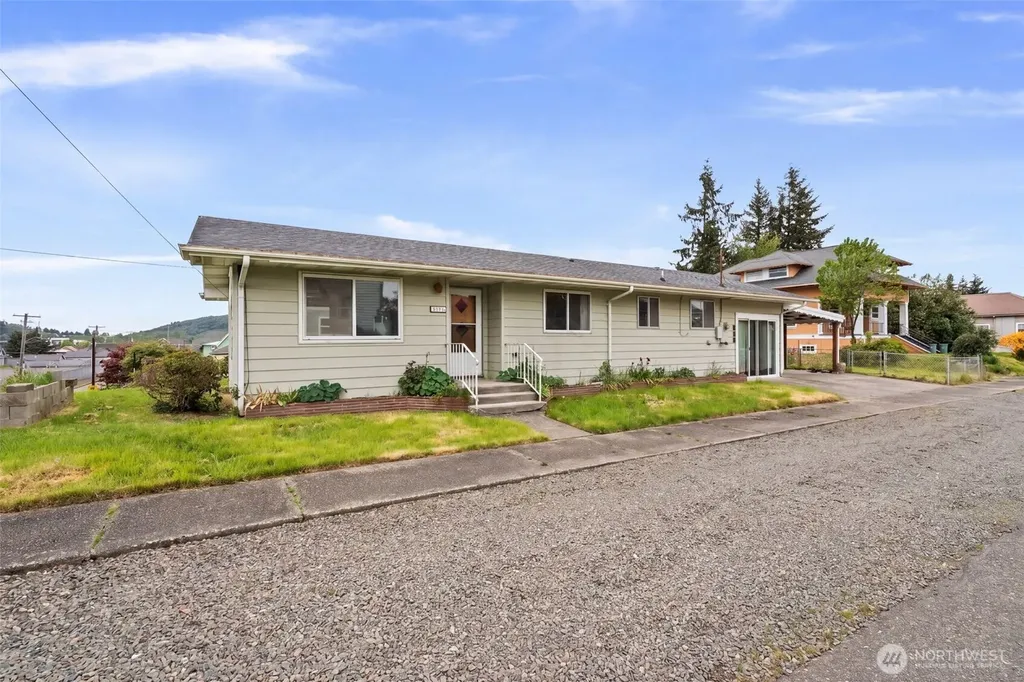 404 Eleventh Street Raymond WA 98577
