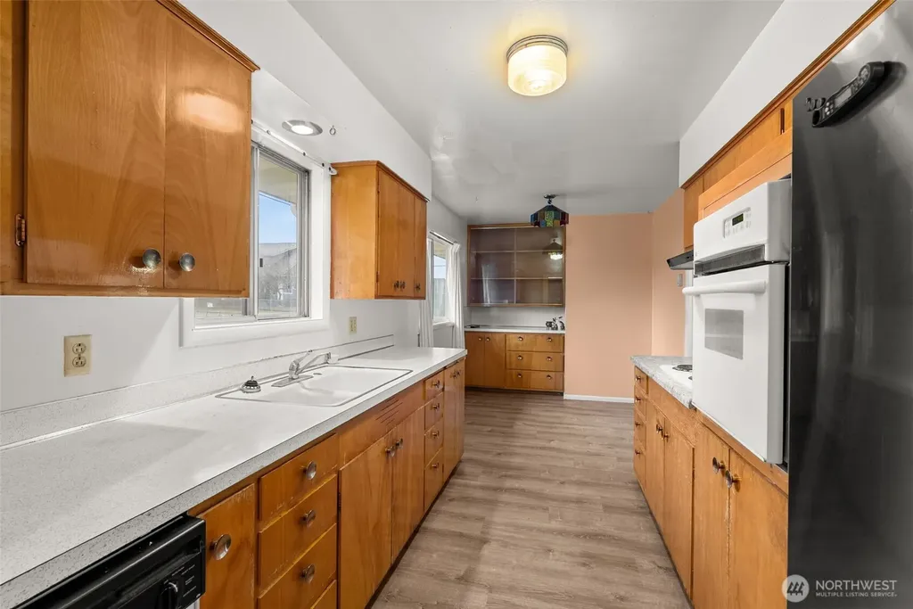 404 Eleventh Street Raymond WA 98577