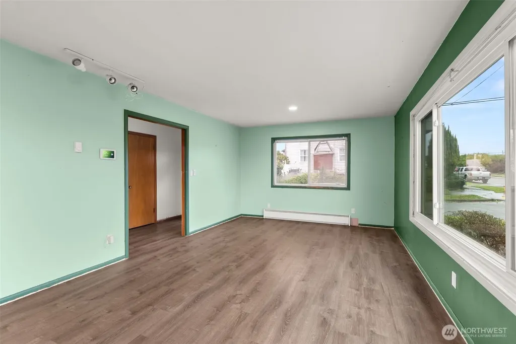 404 Eleventh Street Raymond WA 98577
