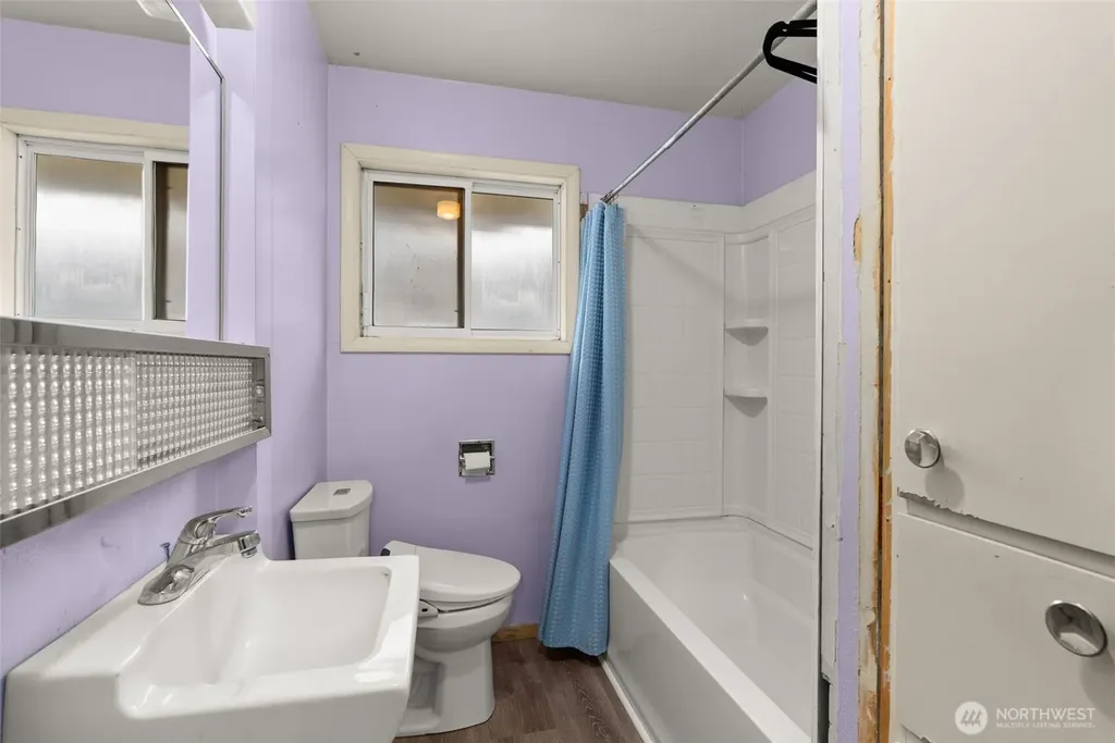 404 Eleventh Street Raymond WA 98577
