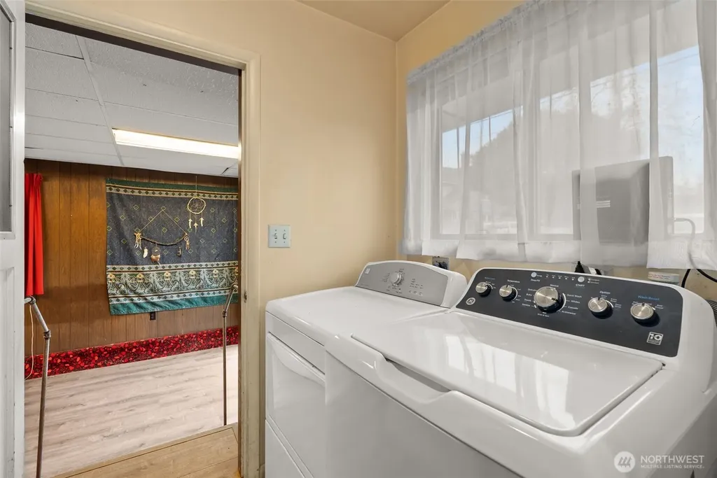 404 Eleventh Street Raymond WA 98577