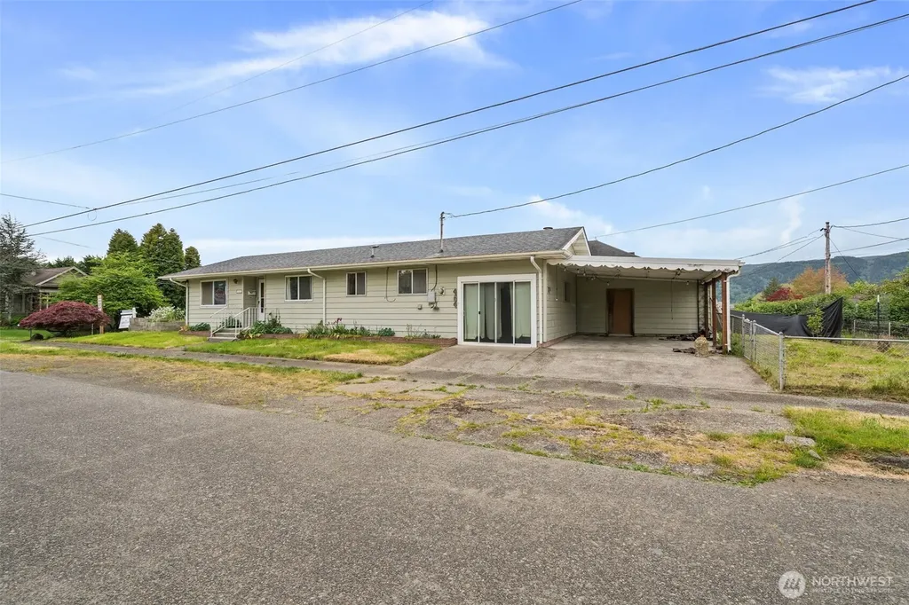 404 Eleventh Street Raymond WA 98577