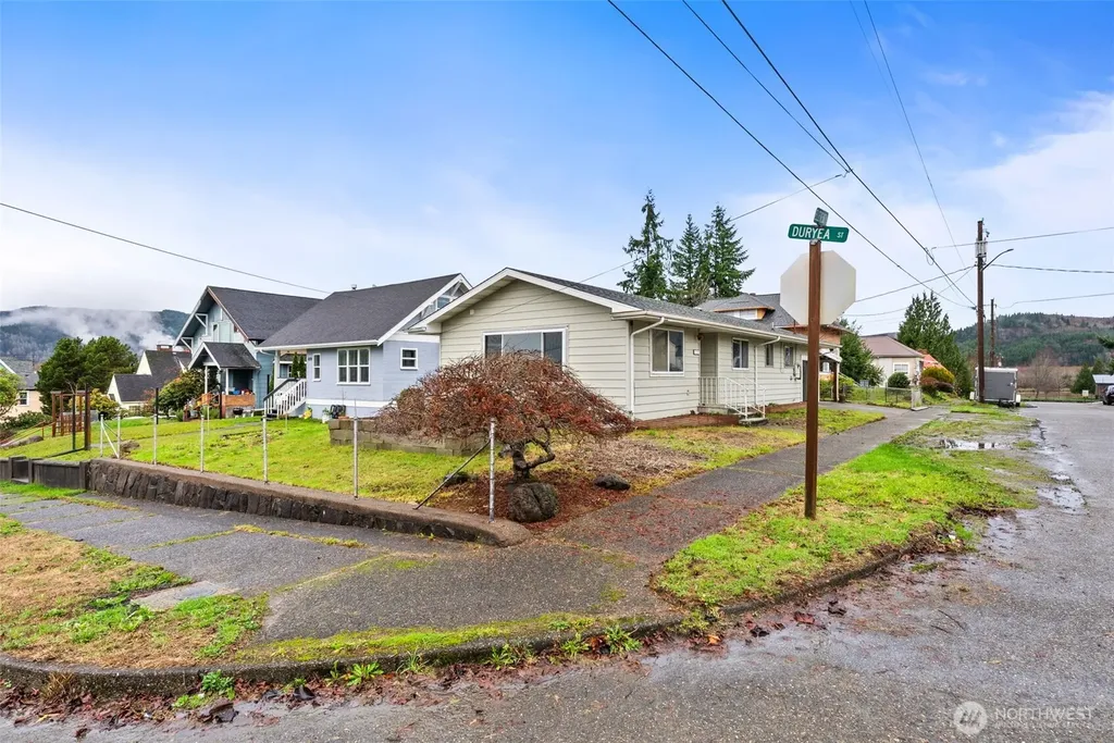404 Eleventh Street Raymond WA 98577