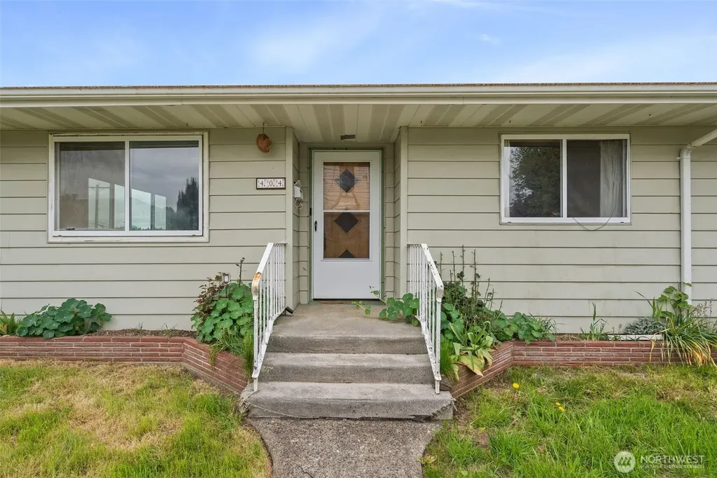 404 Eleventh Street Raymond WA 98577