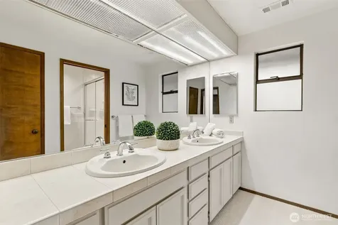 21845 NE 30th Place Sammamish WA 98074