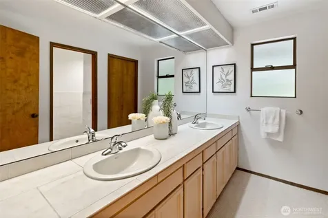 21845 NE 30th Place Sammamish WA 98074