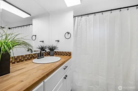 14322 Admiralty Way Lynnwood WA 98087