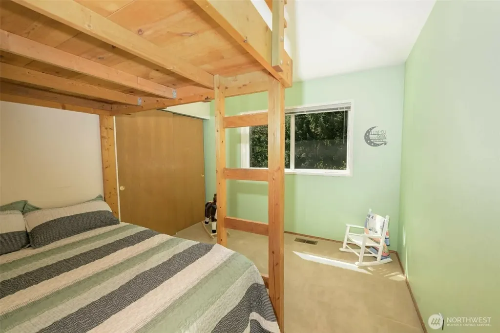 6494 Windward Place NW Bremerton WA 98312