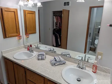 6494 Windward Place NW Bremerton WA 98312