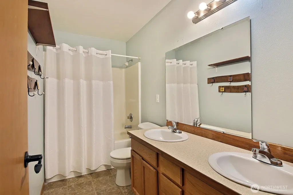 5180 Camelot Court Langley WA 98260