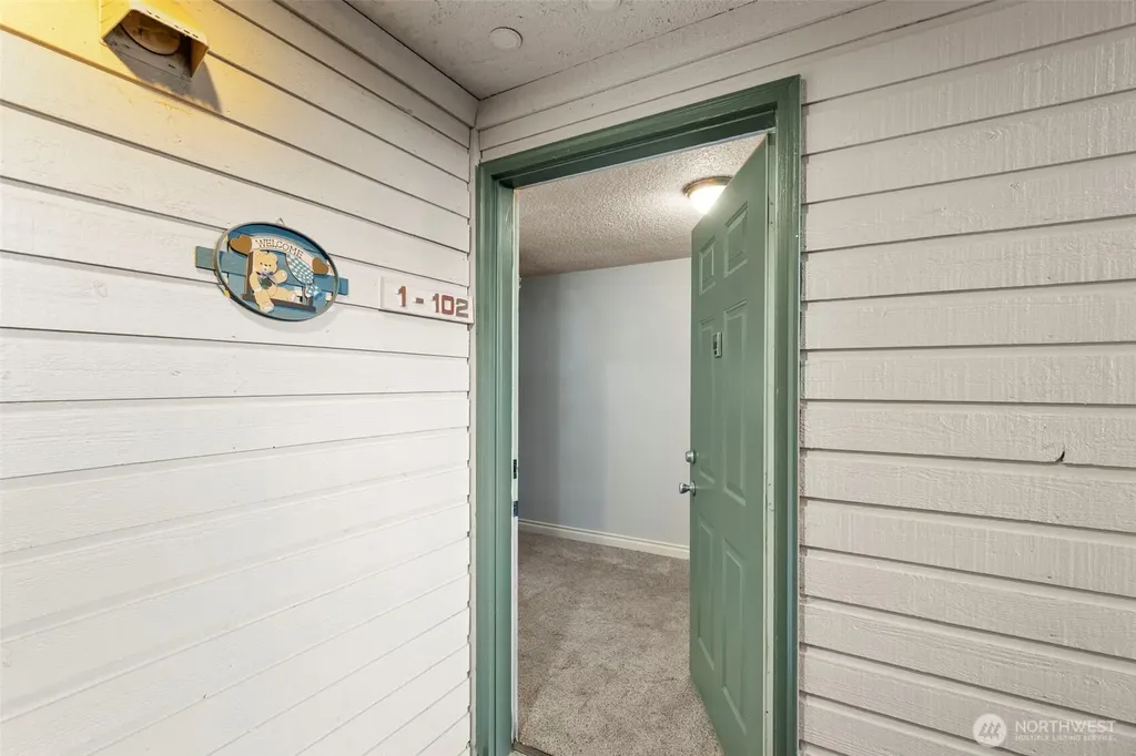 20026 Viking Crest Loop NE Poulsbo WA 98370