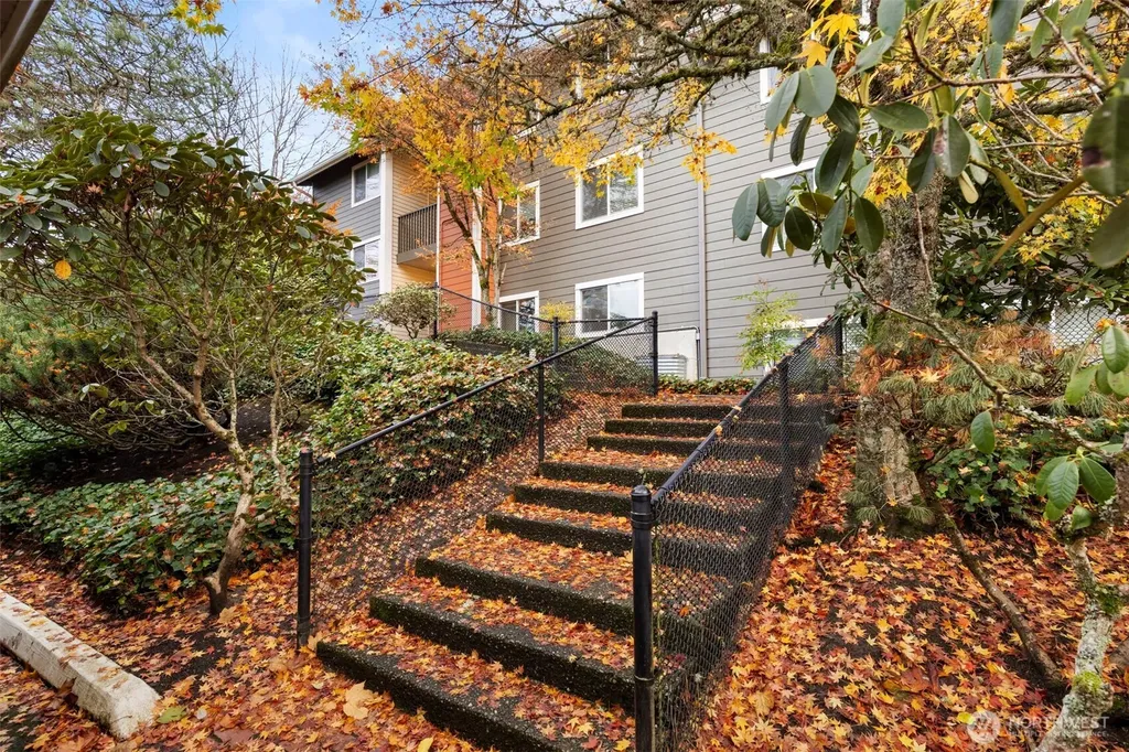 20026 Viking Crest Loop NE Poulsbo WA 98370
