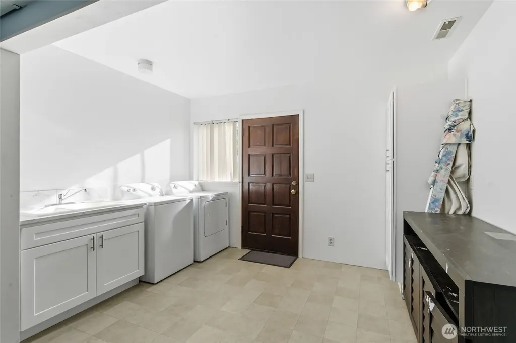 80 NE Brook Place Tahuya WA 98588
