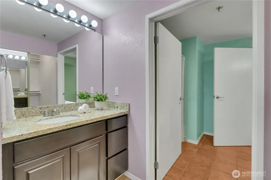 25035 98th Place S Kent WA 98030