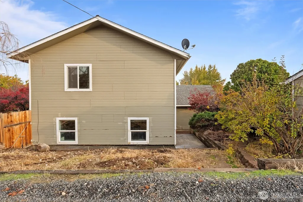 1411 D Street SW Ephrata WA 98823