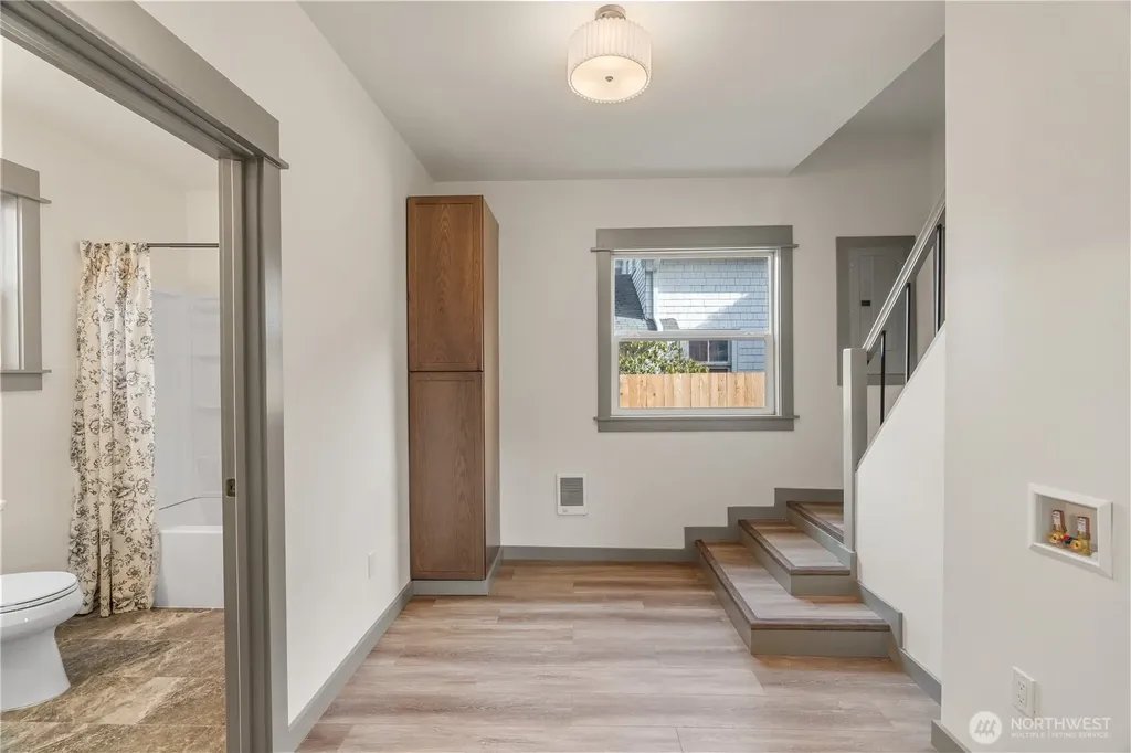 915 Eklund Avenue Hoquiam WA 98550