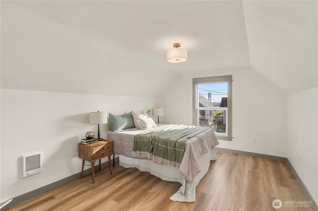 915 Eklund Avenue Hoquiam WA 98550