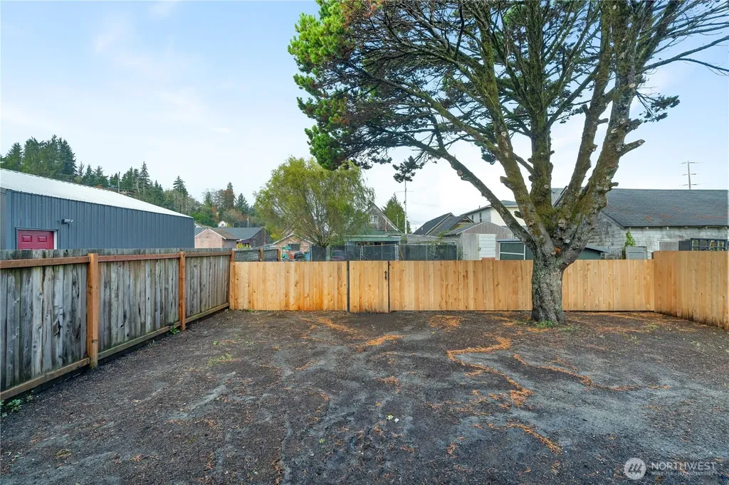 915 Eklund Avenue Hoquiam WA 98550