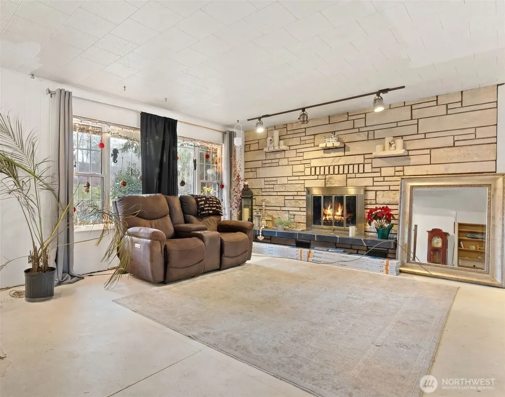 451 Elk Creek Chehalis WA 98532
