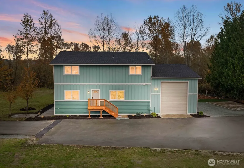 907 Orting Kapowsin Highway E Orting WA 98360