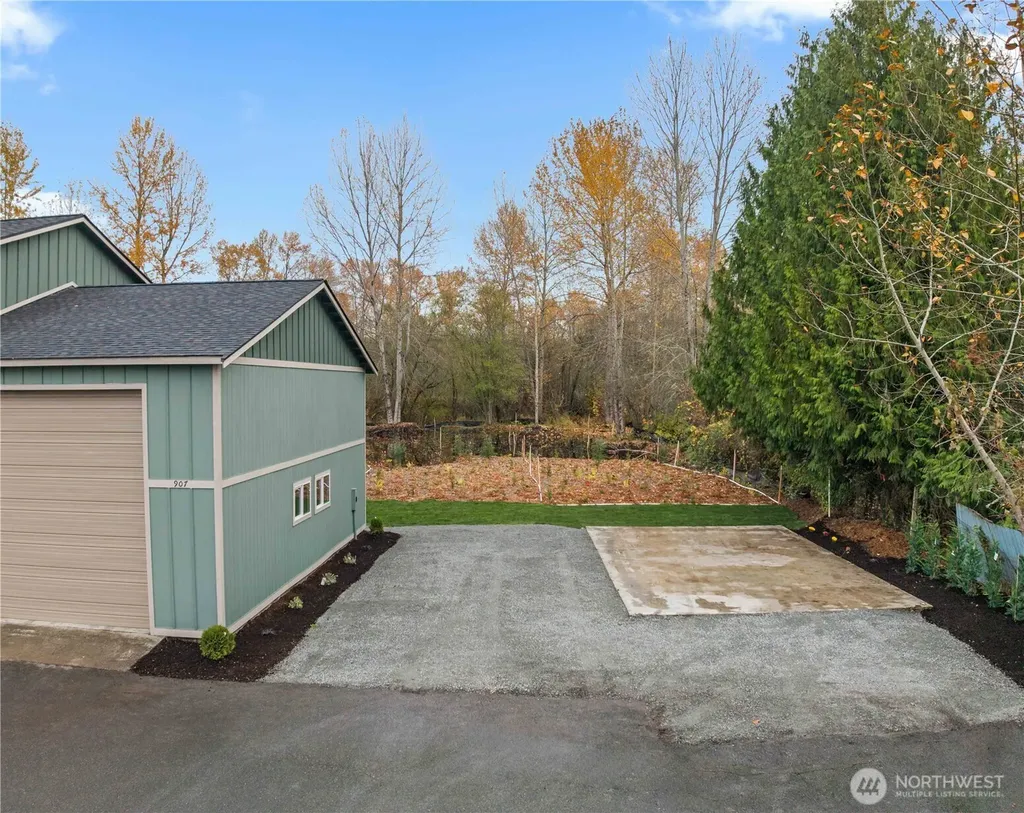 907 Orting Kapowsin Highway E Orting WA 98360