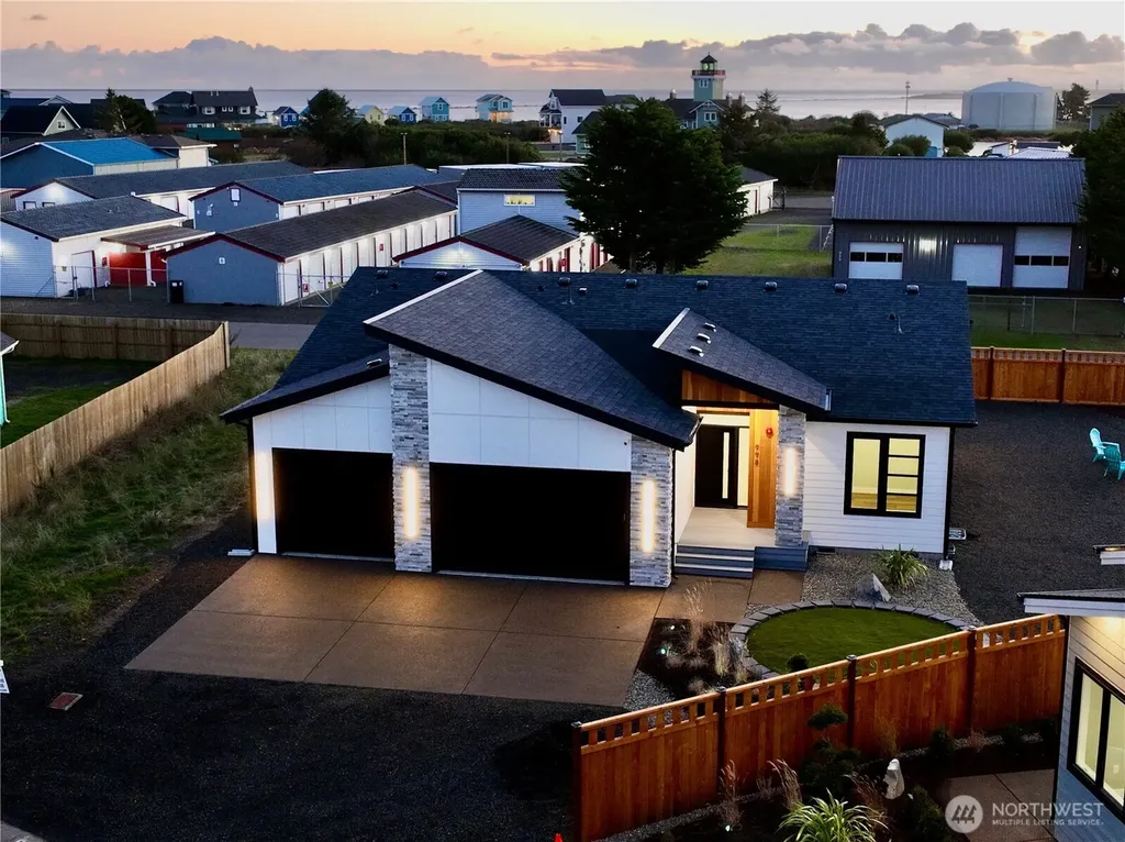 998 Alida Court SE Ocean Shores WA 98569