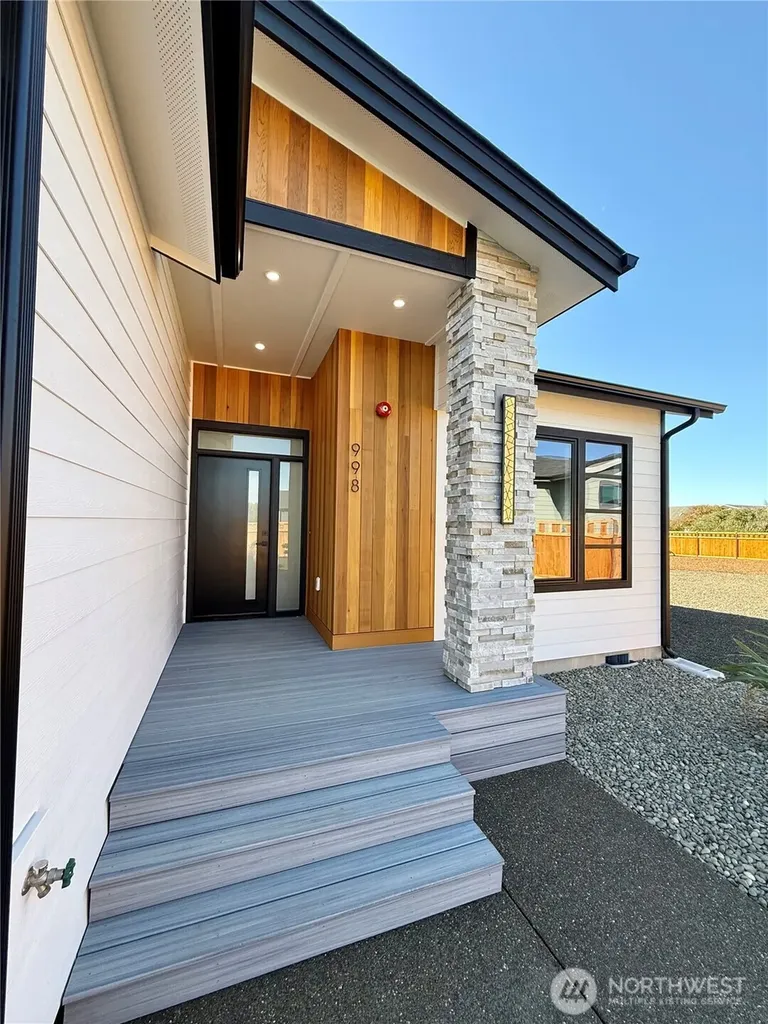 998 Alida Court SE Ocean Shores WA 98569