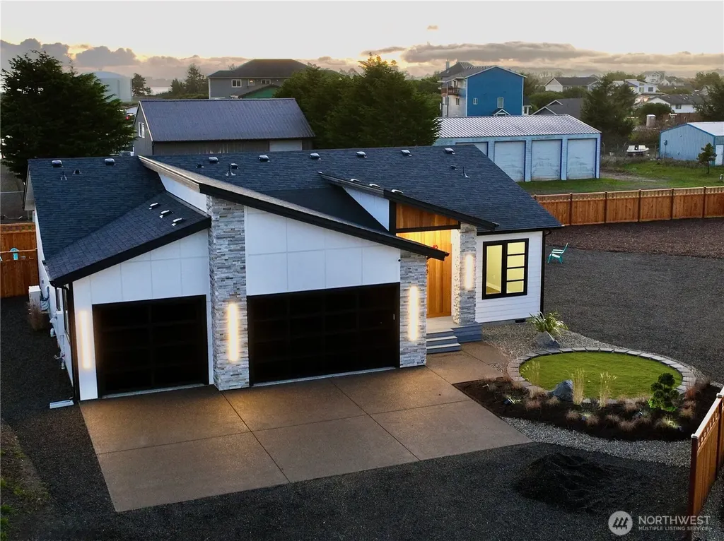 998 Alida Court SE Ocean Shores WA 98569