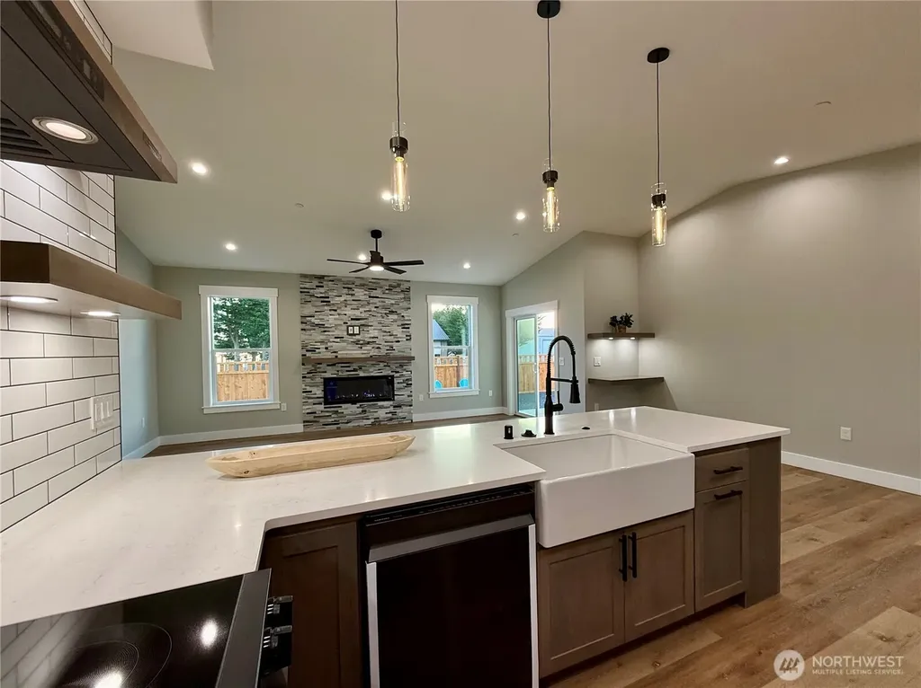 998 Alida Court SE Ocean Shores WA 98569