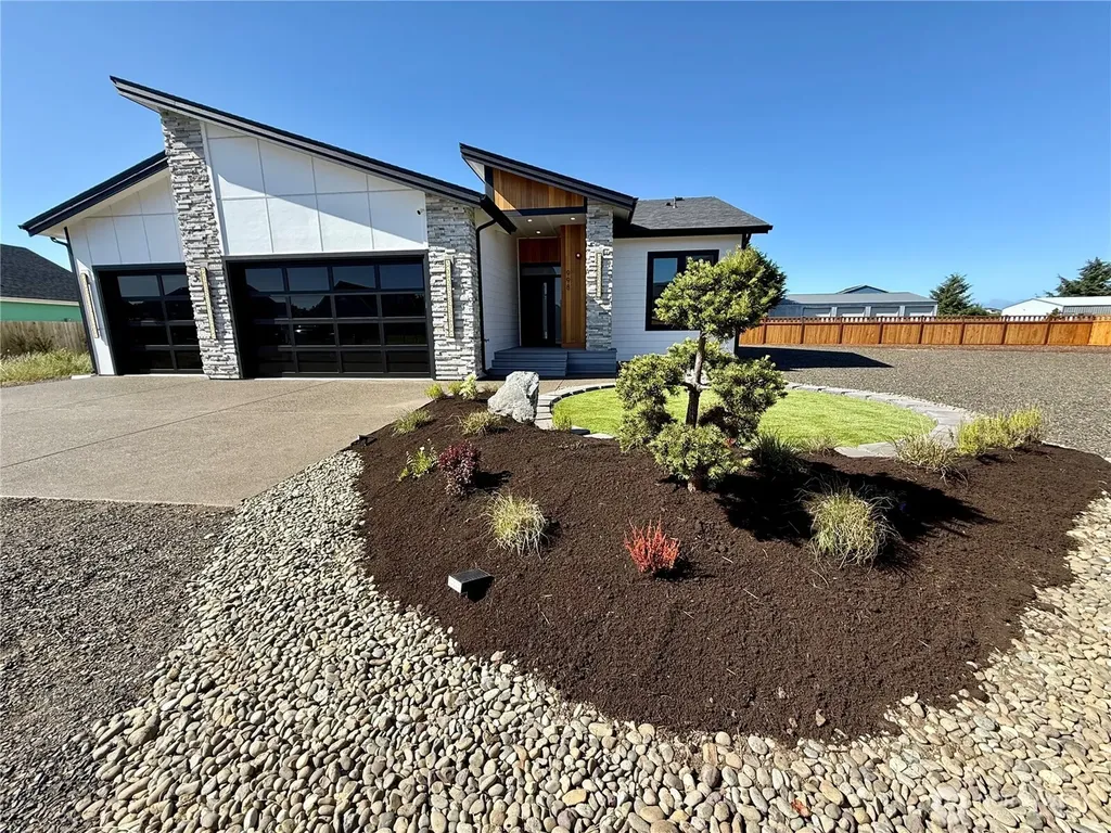 998 Alida Court SE Ocean Shores WA 98569