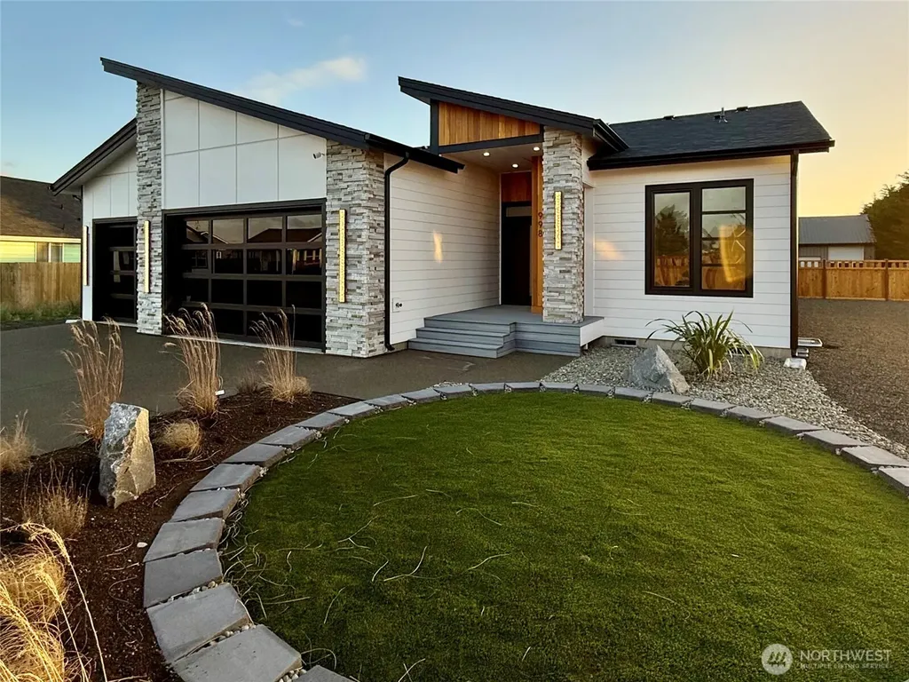 998 Alida Court SE Ocean Shores WA 98569