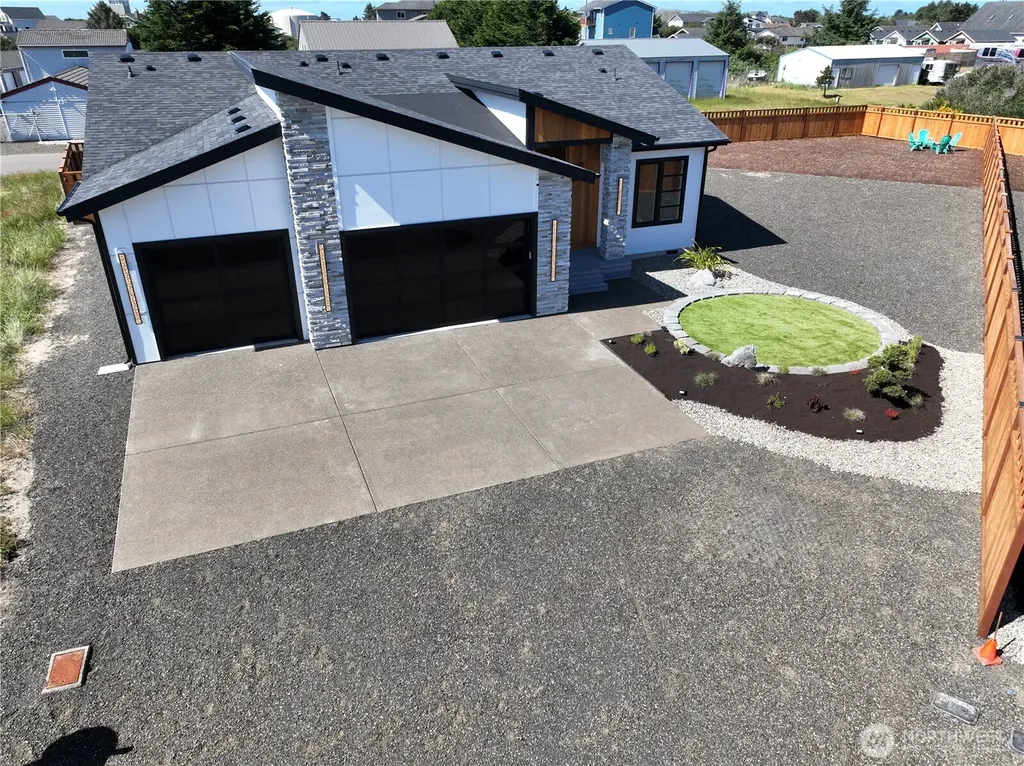 998 Alida Court SE Ocean Shores WA 98569