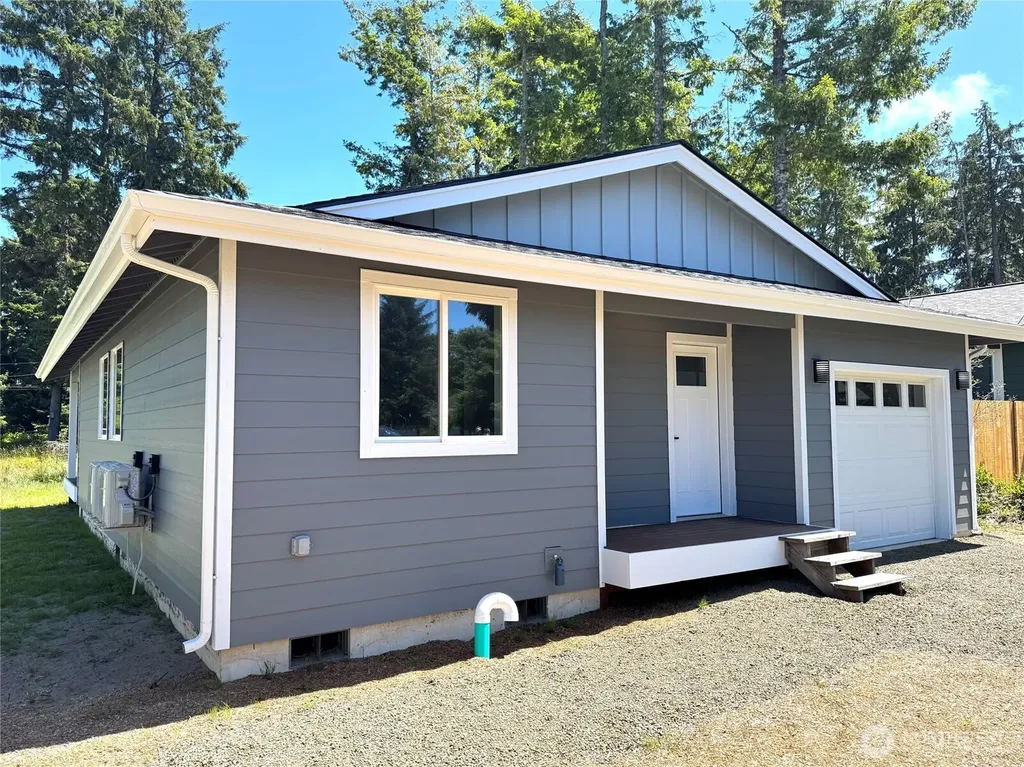 660 Itswoot Avenue SE Ocean Shores WA 98569