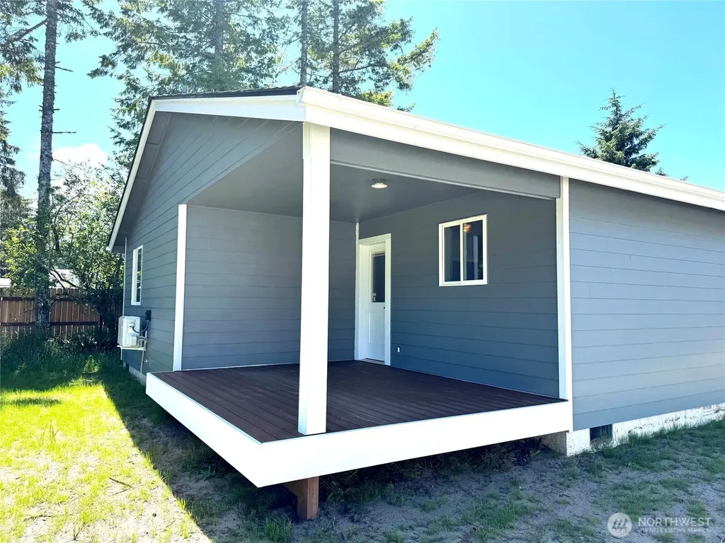 660 Itswoot Avenue SE Ocean Shores WA 98569