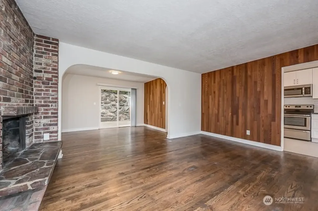 1809 5th Avenue N Seattle WA 98109