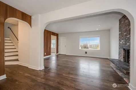 1809 5th Avenue N Seattle WA 98109
