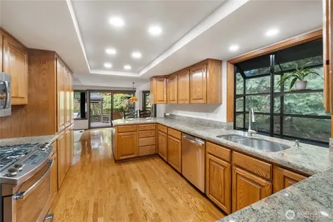 36607 9th Avenue SW Federal Way WA 98023