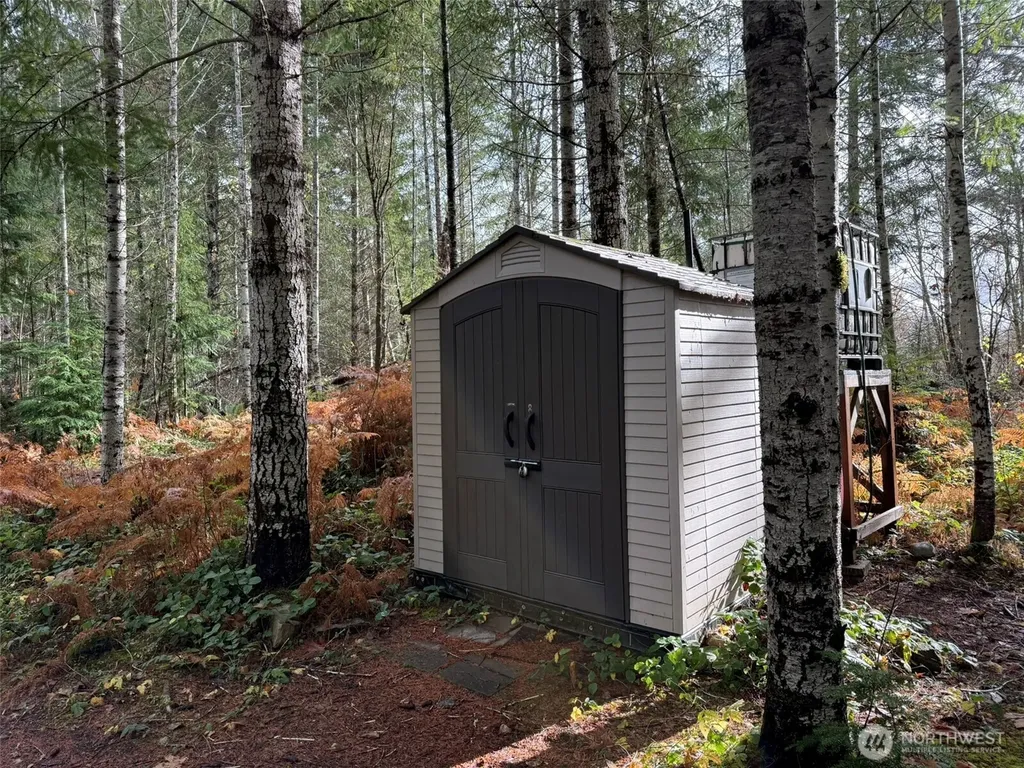 4 Forest Road 52 Packwood WA 99338