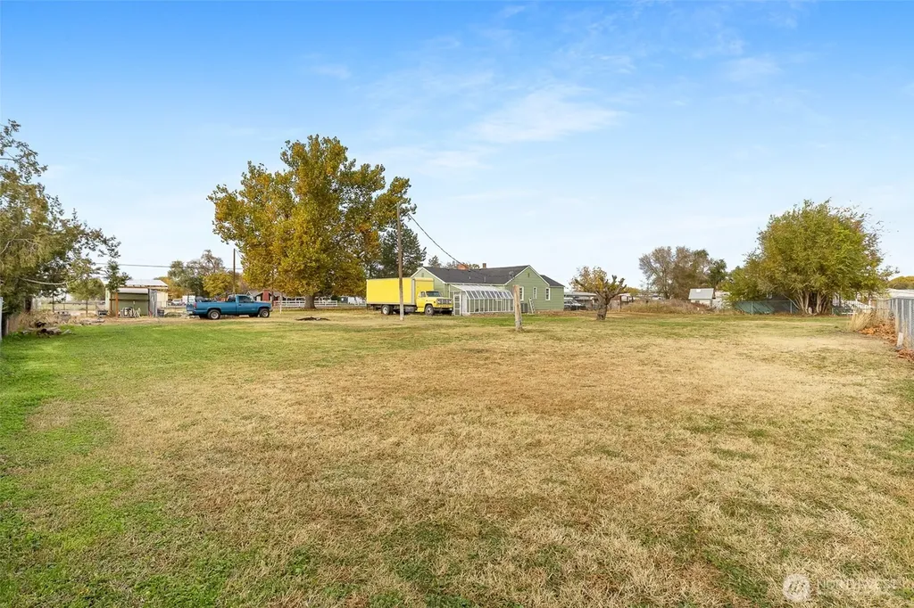 32105 S Finley Road Kennewick WA 99337