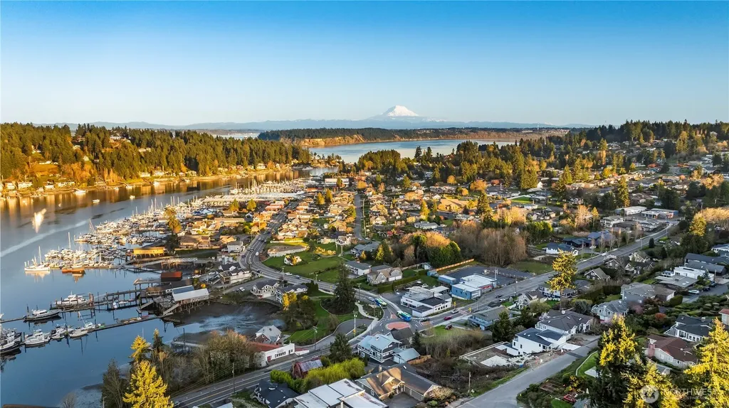 8307 Bayridge Avenue Gig Harbor WA 98332