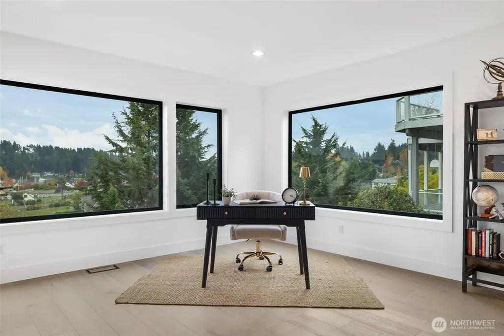 8307 Bayridge Avenue Gig Harbor WA 98332
