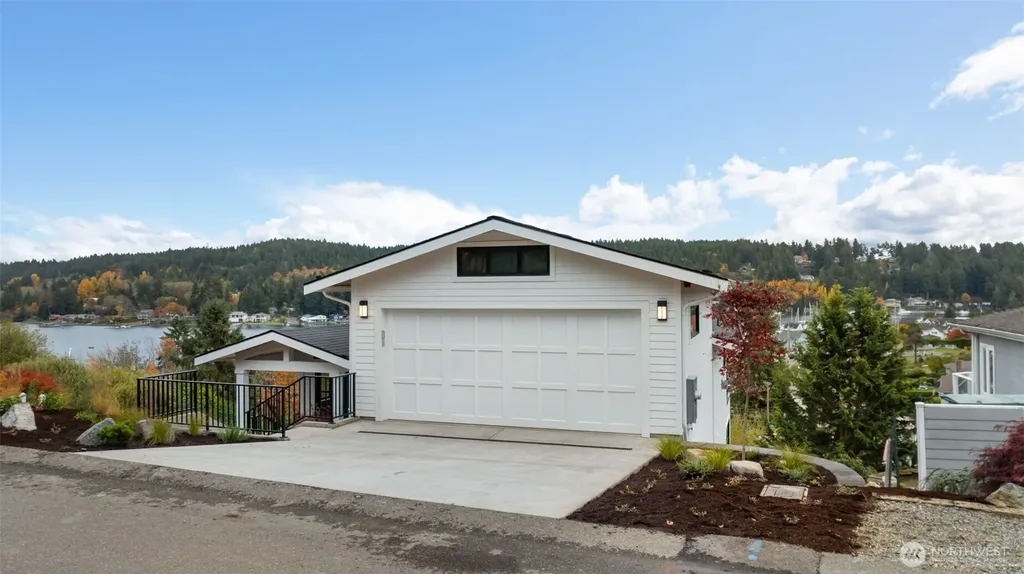 8307 Bayridge Avenue Gig Harbor WA 98332