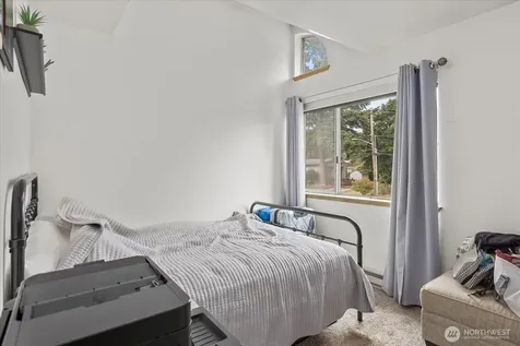 2826 NE 8th Street Renton WA 98056