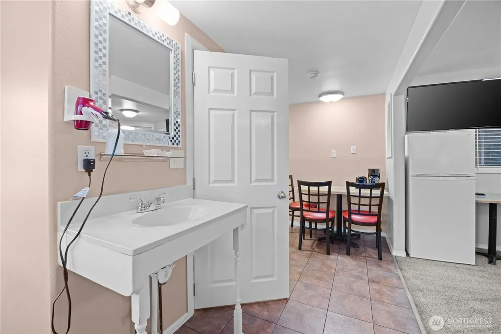 2044 W Woodin Avenue Chelan WA 98816