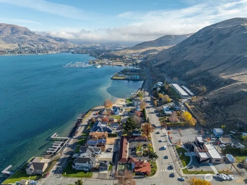 2044 W Woodin Avenue Chelan WA 98816