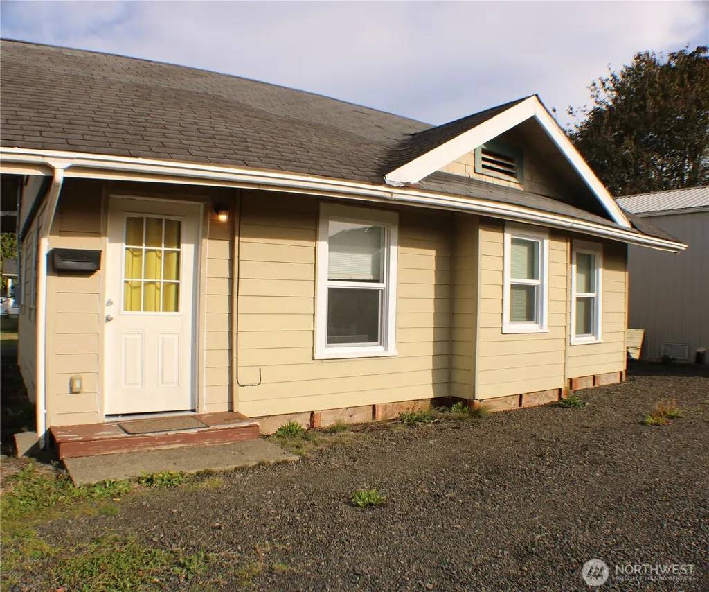 301 Eklund Avenue Hoquiam WA 98550