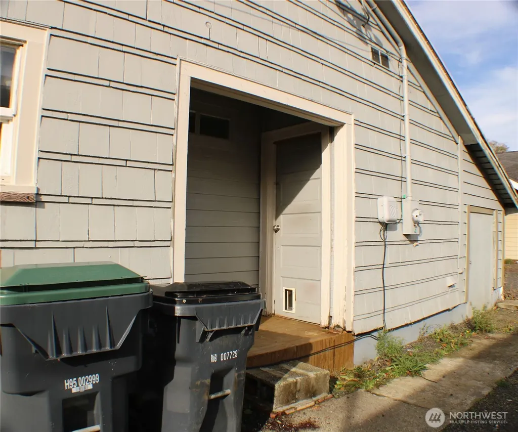 301 Eklund Avenue Hoquiam WA 98550