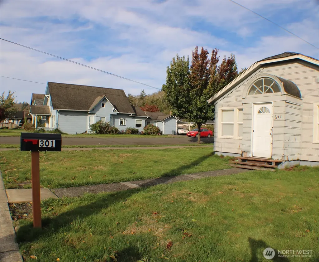301 Eklund Avenue Hoquiam WA 98550
